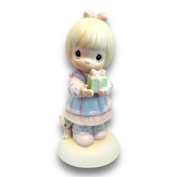 God Sends The Gift Of His Love
1984 Jonathan & David Precious Moments Figurine - Picture 9 of 9